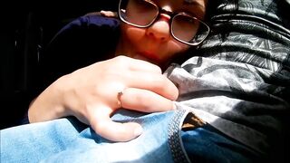 Pompino amatoriale in pubblico su un treno