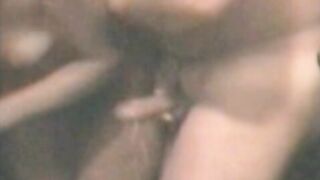 Scopo Allegra sotto la doccia