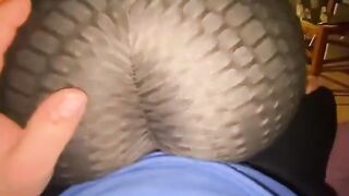 Culona italiana cavalca cazzo peloso con gusto