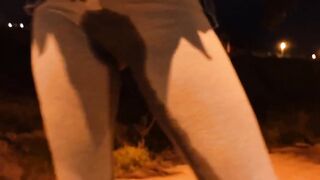 Fidanzata italiana si piscia le mutandine