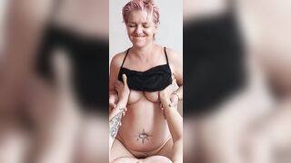 Moglie amatoriale scopata in un vero video casalingo