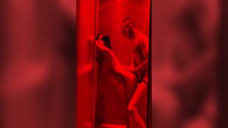 Bruna italiana zoccola cavalca e prende a pecora