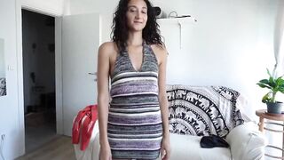 Anteprima del video: Influencer zoccola prova la tutina di latex