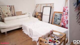 Modella bionda chiavata dall'artista cazzone