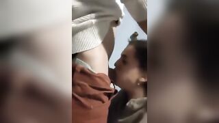 Moglie pompinara tradisce il marito