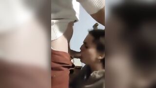 Moglie pompinara tradisce il marito