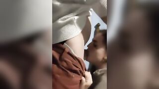 Moglie pompinara tradisce il marito