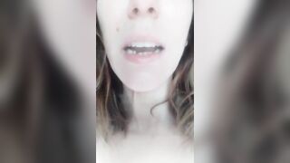 La mia puttana mi manda sto video