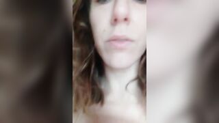 La mia puttana mi manda sto video