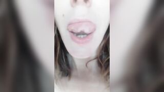 La mia puttana mi manda sto video