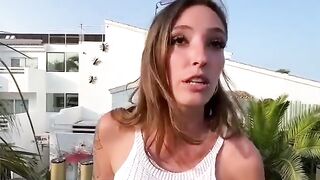 Turista italiana scopata da connazionale all'estero