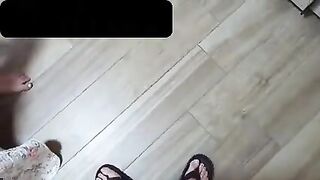 Troia italiana cornifica il fidanzato al telefono