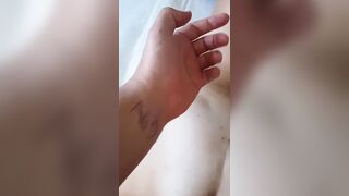 Le scopo la fica con un plug nel culo