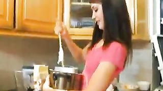 Anteprima del video: Papà si scopa la babysitter