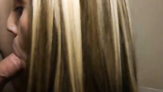 Coppia di studenti scopa ad una festa