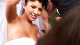 Due troiette latine in minigonna