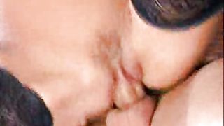 Si scopa la sua splendida cameriera