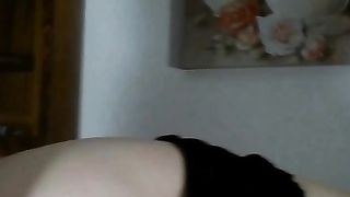 Tettona amatoriale scopata sul tavolo