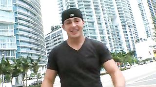 Anteprima del video: Allison Evers scopata sul divano