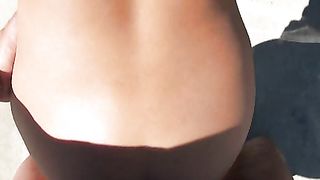 Brunetta carina violentata in pubblico