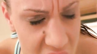 Girl sporcacciona si masturba il culo