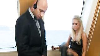 Anteprima del video: Bionda sculacciata e scopata su uno yacht