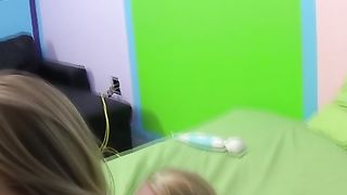 Hot sluts danno il culo ad un ragazzo