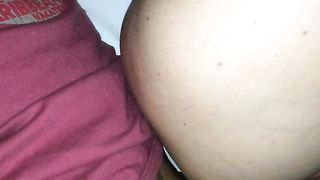 Bella pornostar russa sembra una studentessa