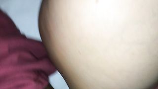 Bella pornostar russa sembra una studentessa