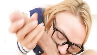 Katerina Kay schizzata sugli occhiali