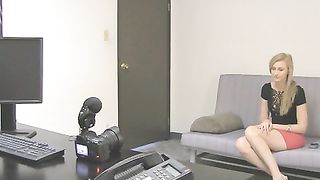 Alta bionda con un grosso culo