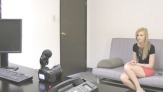 Alta bionda con un grosso culo