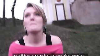 Giovane babe sexy scopata in pubblico