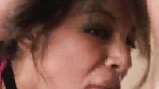 Footjob e cumshot sul tavolo da pranzo