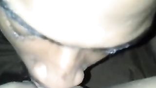 Un mio amico mi succhia la pussy