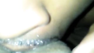 Un mio amico mi succhia la pussy