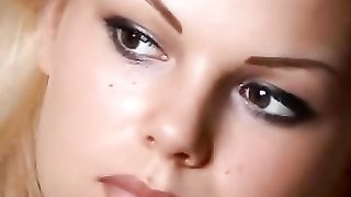 Giovanissima latina inculata