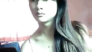 Shemale thailandese si masturba in cam