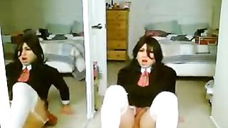 Studentessa transex si masturba in divisa scolastica