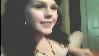 Giovane ladyboy seducente si fa una sega