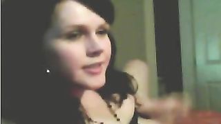 Giovane ladyboy seducente si fa una sega