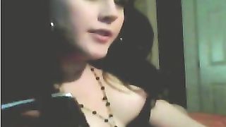 Giovane ladyboy seducente si fa una sega