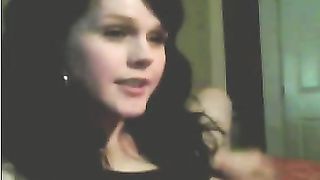 Giovane ladyboy seducente si fa una sega