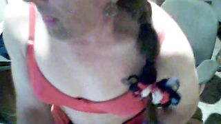 Brutto uomo travestito da donna