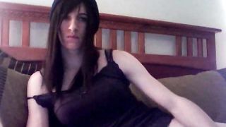 Bella brunetta con il pisello si masturba per me