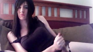 Bella brunetta con il pisello si masturba per me