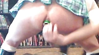 Lattina nel culo sfondato di una transex