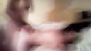 Ragazza troia si fa chiavare da una transex