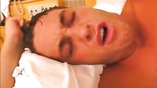 Bionda transessuale italiana incula un cliente