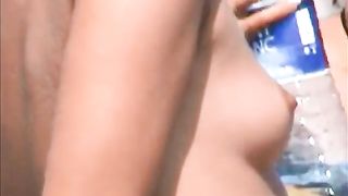 Spiaggia nudista con tante mamme porche